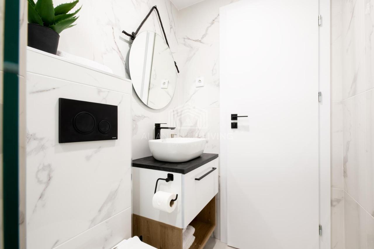 Ferienwohnung Panoramic Sea Views And Direct Access To The Beach From The Community In Torrenueva Málaga Exterior foto